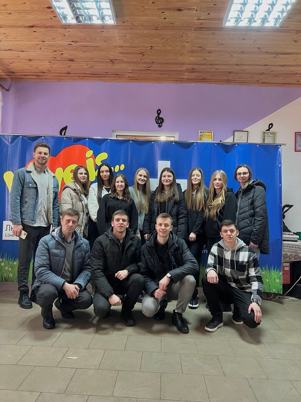 Волонтер із багатодітною родиною